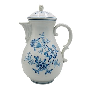 Meissen "Blue Onion" Lidded Porcelain Kettle