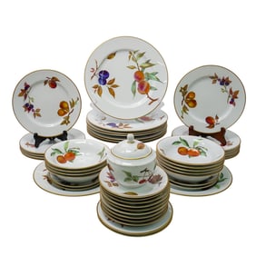 (45 Pc) Royal Worcester Evesham Gold Porcelain Set