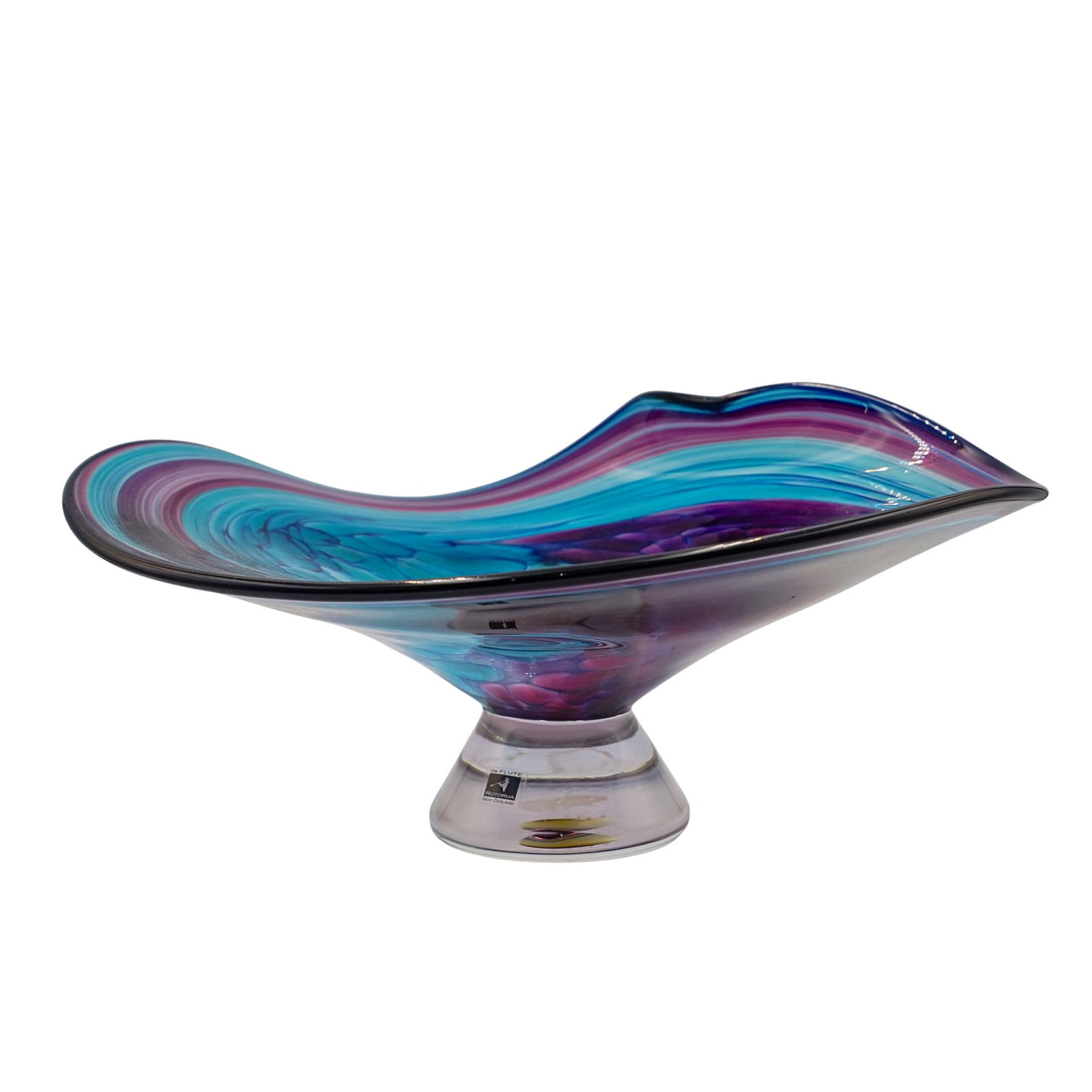 Ron Van Der Vlugt (New Zealand) Glass Centerpiece Bowl: Ron Van Der Vlugt (New Zealand) Glass Centerpiece Bowl 20th century, New Zealand Ron van der Vlugt (New Zealand) art glass centerpiece bowl in a blue and purple swirl design. Marked by sticker on base