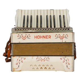 Matthias Hohner Company (1903-present) Student Accordion