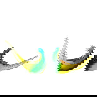 Pair of Murano Sommerso Birds: Pair of Murano Sommerso BirdsMid 20th century, ItalyPair of Murano glass birds in green and yellow using the Murano "sommerso" glass technique which is done by blending one glass color into another.Ta