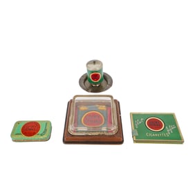 (4 Pc) Lucky Strike Advertising Set