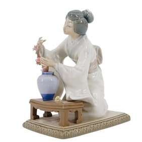 Japanese Porcelain Geisha Lladro Figure