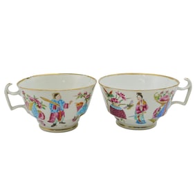 Pair of Antique Chinese Wu Shuang Pu Porcelain Mugs
