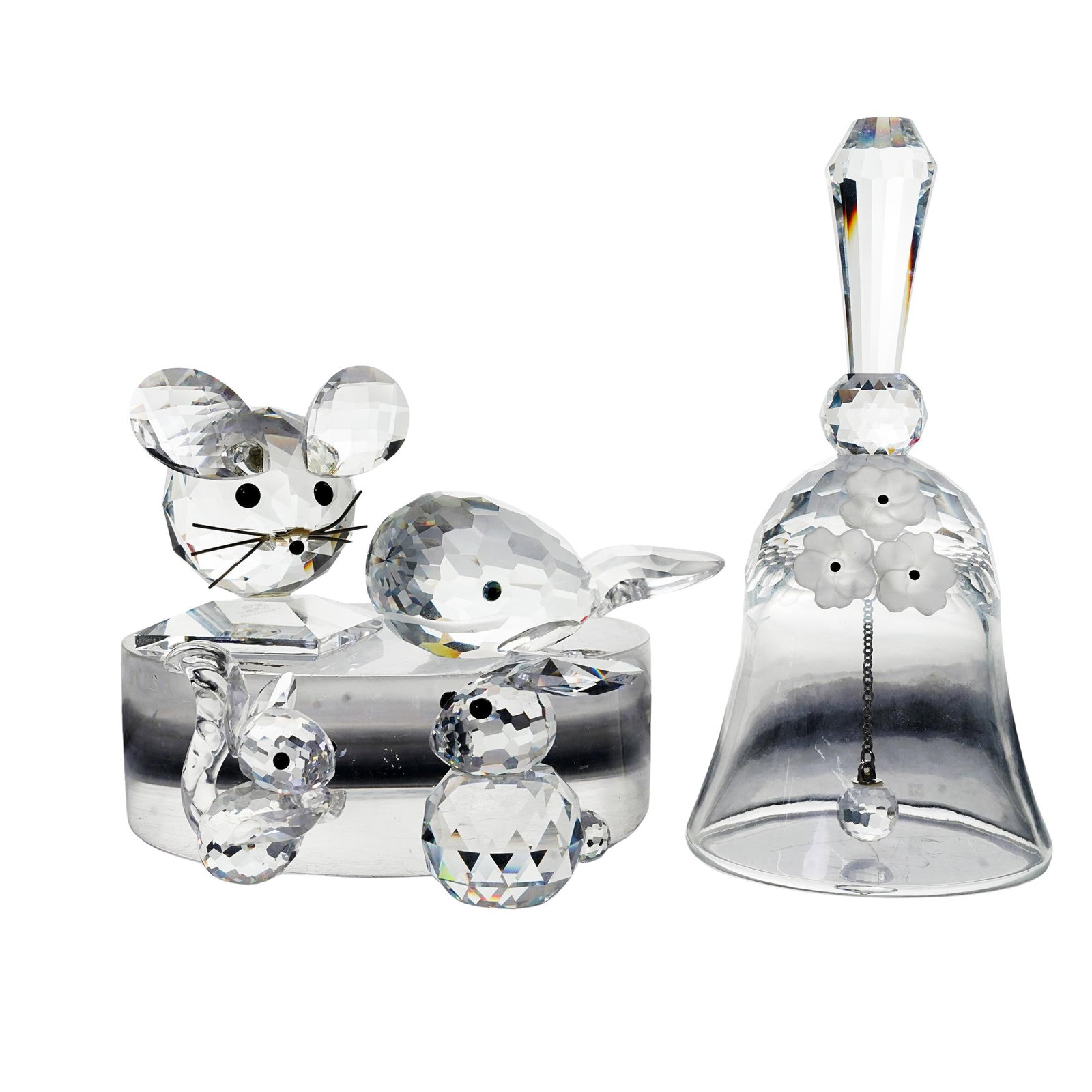 (5 Pc) Swarovski Crystal Animal Figurines And Bell: (5 Pc) Swarovski Crystal Animal Figurines And Bell Late 20th to Early 21st Century, Austria Group of five (5) Swarovski crystal figures includes: 1 - Bell with floral accent and faceted handle 1 - Bun