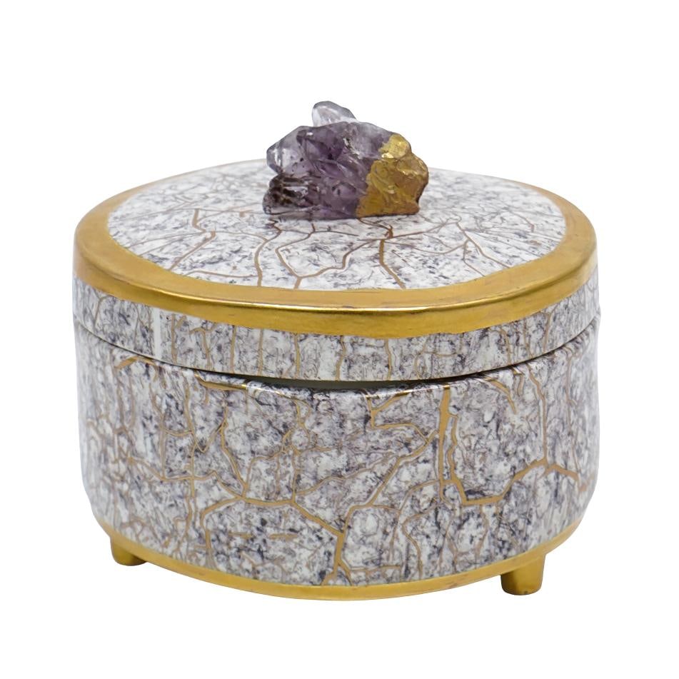 Michael Wainwright Porcelain and Amethyst Trinket Box: Michael Wainwright Porcelain and Amethyst Trinket Box Late 20th-early 21st century, USA A Michael Wainwright porcelain trinket box with gilt accents and a gilt amethyst knob. Marked on bottom with "Wa