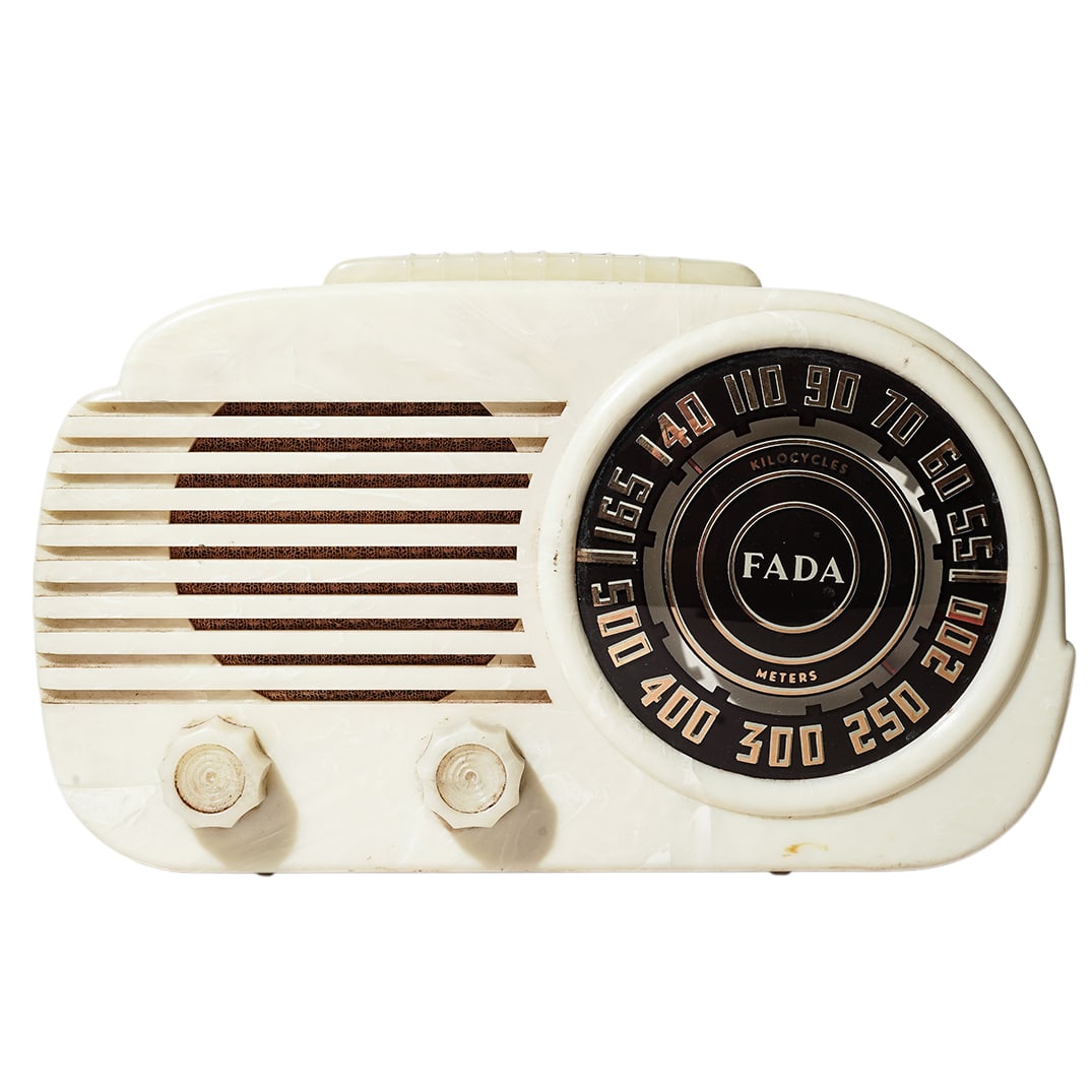 Vintage 1940s Fada Celluloid Radio (1 of 7)