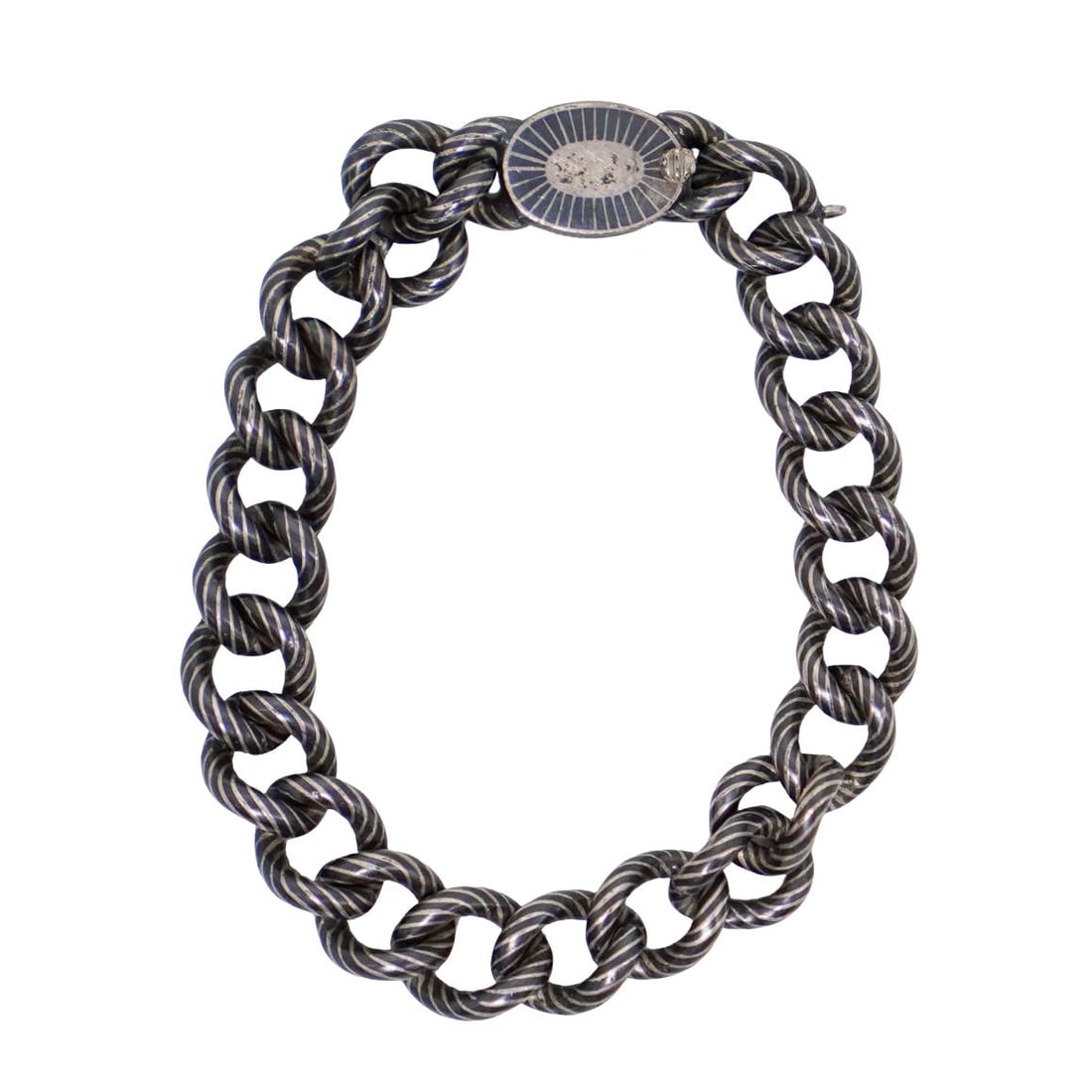 Art Deco Silver Niello Chain Bracelet: Art Deco Silver Niello Chain Bracelet 1920s-1930s, Continental Unique Art Deco silver chain bracelet featuring a twisted niello pattern. Clasp tab is stamped 900. 30.5g total weight. L: 7.25"