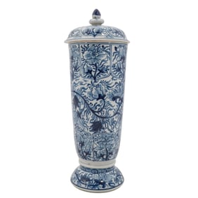Chinese Export Kangxi period Blue and White Covered Jar