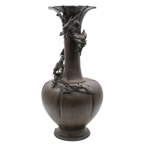 Large Impressive Japanese Vase with Two Dragons Wrapped Around Body