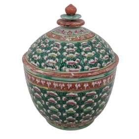 Chinese Porcelain Covered Jar for The Thai Market Bencharong Ware
