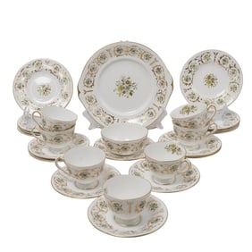 (24 pcs) Royal Crown Derby "Grosvenor" Bone China Set