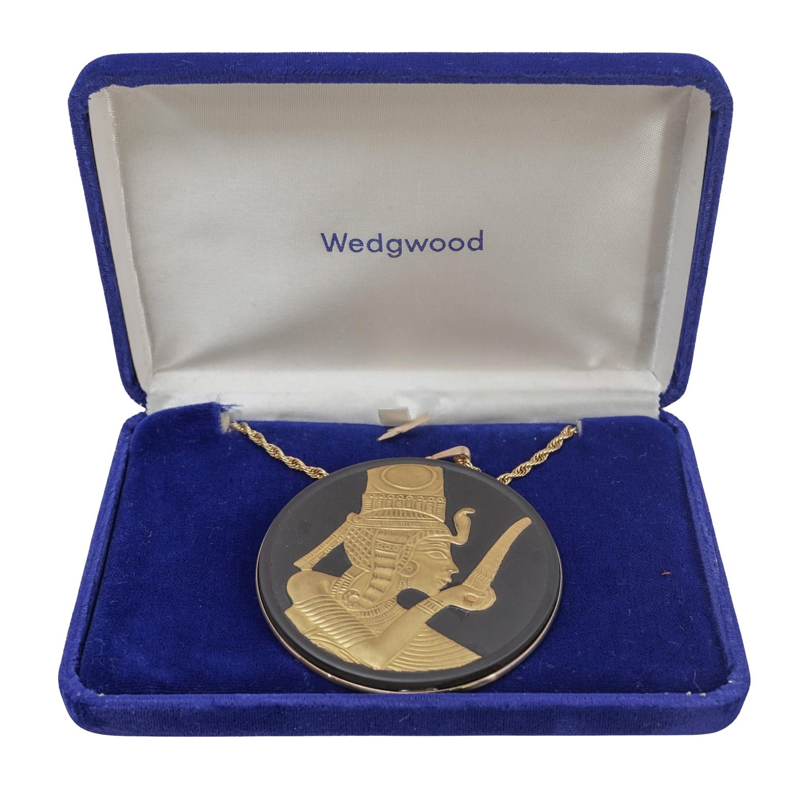 Wedgwood Egyptian 10K GF Queen Ankhesenamun Pendant: Wedgwood Egyptian 10K GF Queen Ankhesenamun Pendant 1978. England. Wedgwood Egyptian Collection 10K gold filled and black basalt pendant featuring Queen Ankhesenamun. Comes with original chain and blu