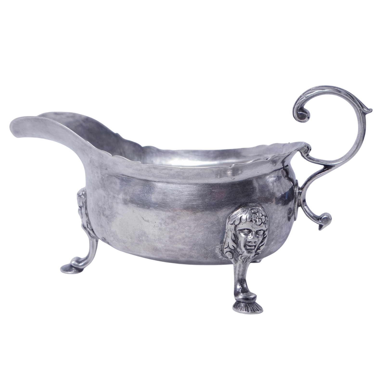 Richard Garde Irish Sterling Silver Gravy Boat: Richard Garde Irish Sterling Silver Gravy Boat Late 19th-early 20th century, Ireland A sterling silver gravy boat by Richard Garde (registered 1827, Irish). Feature figural carved feet and a filigree 