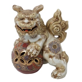 Japanese Kutani Ware Foo Dog Figurine