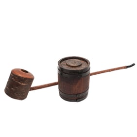 (2p)c Vintage Rustic Wooden Tobacco Barrel and Pipe