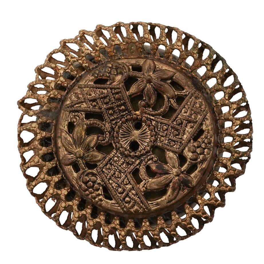 Antique Lover's Eye Portrait Button: Antique Lover's Eye Portrait Button19th c., EuropeHand-painted lover's eye portrait button set atop a reticulated gilt metal button backing.1.5" Dia.