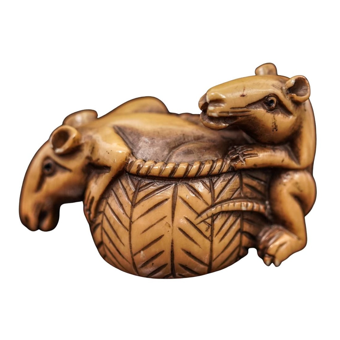 Japanese Signed Carved Bone Rat Netsuke: Japanese Signed Carved Bone Rat Netsuke 20th c., Japan Antique highly detailed carved bone netsuke figurine depicting two rats in a basket. Artist signature on the underside. H: 1" W: 1" L: 1.75"