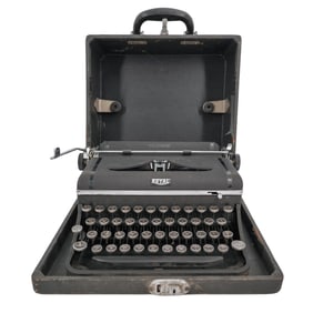 1941 Royal Companion Typewriter in Case