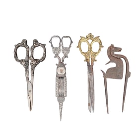 (4pc) Assorted Sewing Tools Group