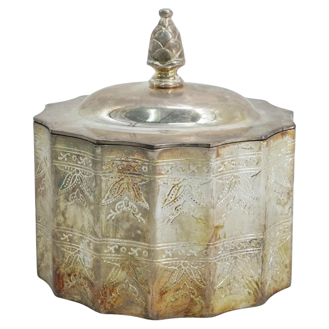 Godinger Silver Plated Jewelry Box: Godinger Silver Plated Jewelry Box 1991, Continental Vintage Silver Plated jewelry box signed Godinger silver 1991, It features an octagonal shape with an ornate, etched design. The lid has a