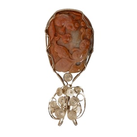 Vintage Chinese Carved Carnelian Agate Pendant In Gold Tone Wirework Mount