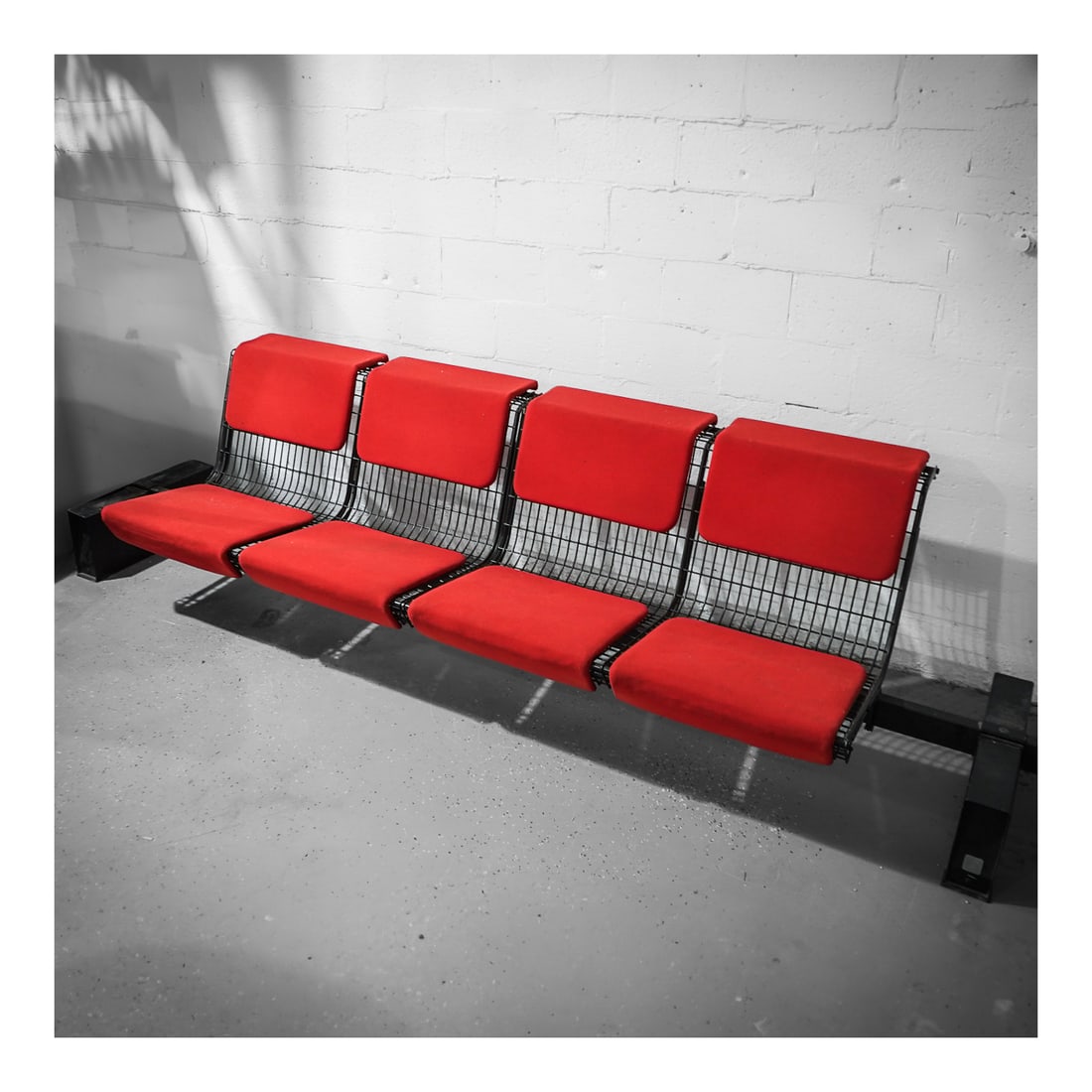 Modern Osvaldo Borsani (Italian, 1911-1985) for Tecno Airport Bench: Modern Osvaldo Borsani (Italian, 1911-1985) for Tecno Airport Benchcirca 1970s, ItalianOsvaldo Borsani (Italian, b. 1911 d. 1985) for Tecno "airport" style bench in the design of Italian Modernism. Fo