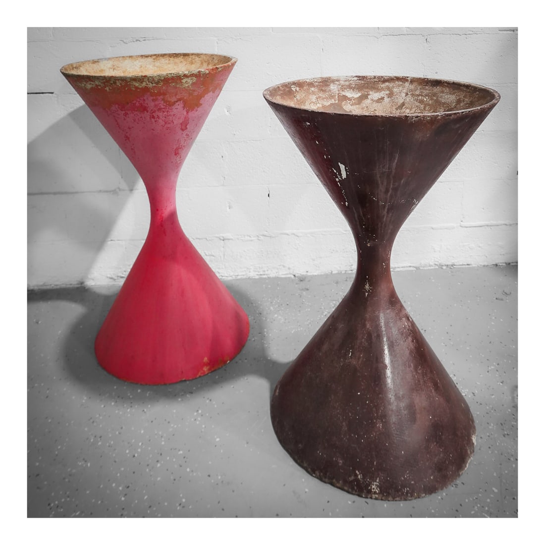 Pair of Willy Guhl (Swiss, 1915-2004) Painted Concrete "Diablo" Planters (1 of 9)
