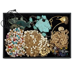 (13 pcs) Assorted Costume Necklace Jewelry