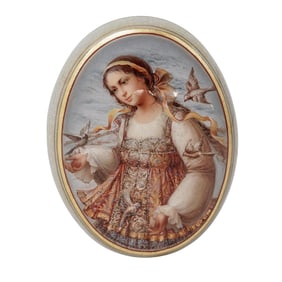 Lyubov Pashinina Russian Painted Box