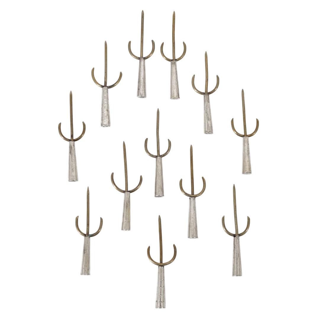 (12pc) JCA Mexican Sterling Silver Appetizer Picks: (12pc) JCA Mexican Sterling Silver Appetizer Picks20th century, MexicanThey feature two sharp prongs to securely insert into each end of a hot ear of corn. The handlers are sterling silver. Weight: 48