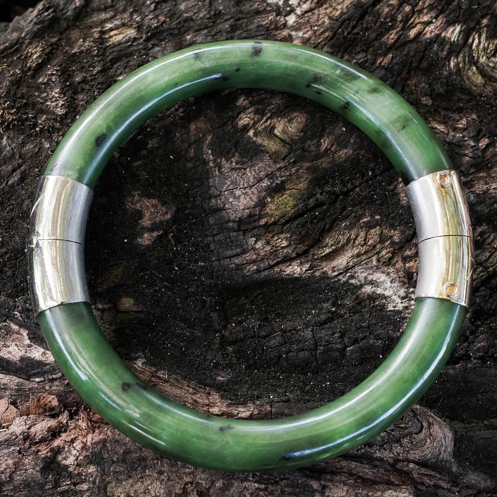 Chinese Spinach Jade Bangle Bracelet: Chinese Spinach Jade Bangle Bracelet 20th c., China Chinese carved spinach jade bangle bracelet with a silver metal hinge and clasp. approx. 7.5" around the inside.