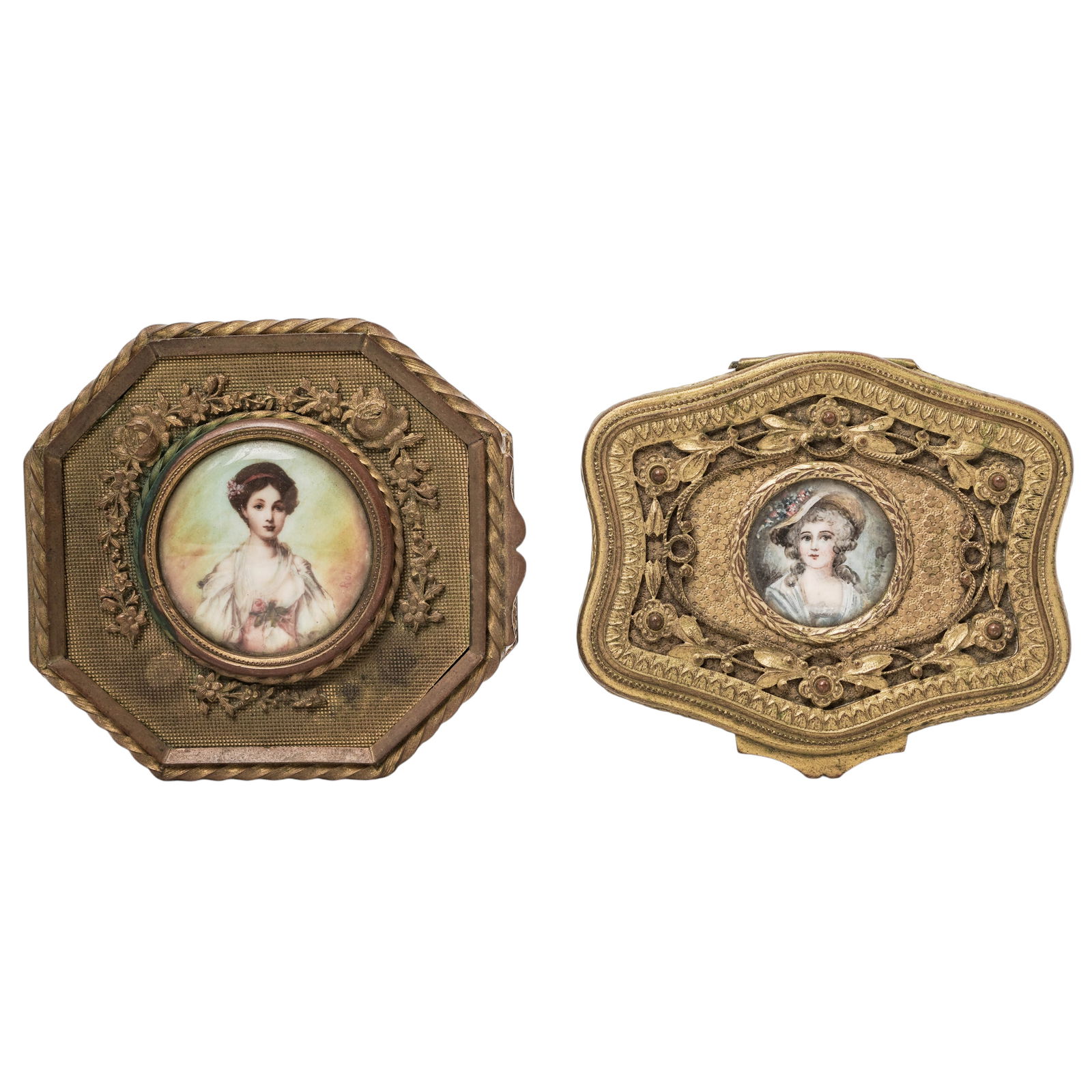 (2 pc) Antique French Gilt Bronze Dresser Portrait Boxes: (2 pc) Antique French Gilt Bronze Dresser Portrait Boxes Late-19th century, French The boxes feature ornate, engraved floral and decorative patterns on the exterior. The interiors are lined with