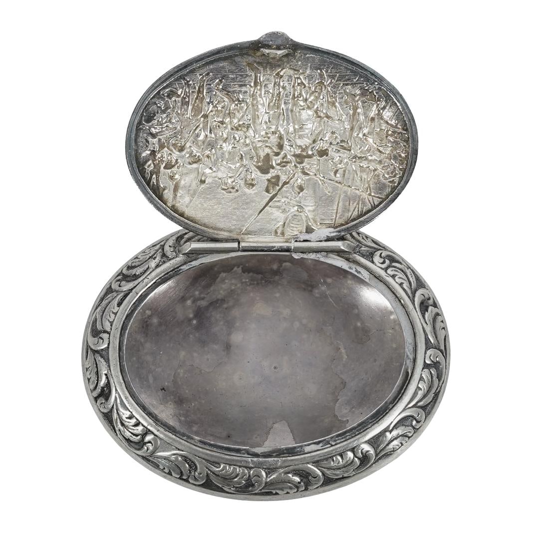 Antique Dutch Repousse Silver Snuff Box - 4