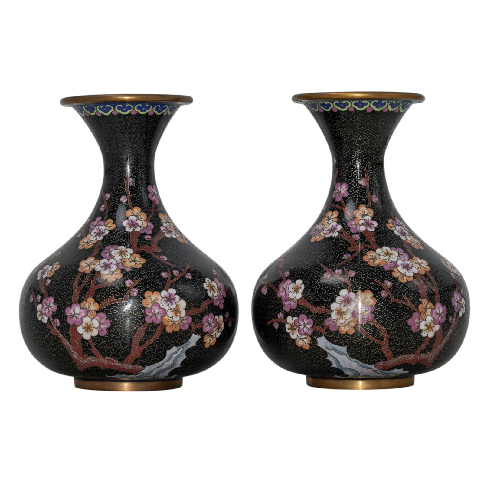 Antique Chinese Export Famille Rose Double Lozenge Porcelain Vase: Antique Chinese Export Famille Rose Double Lozenge Porcelain VaseEarly 20th century, ChineseA Chinese early Republic period export double-lozenge ("Fang Sheng") faceted porcelain cabinet vase, the Fan
