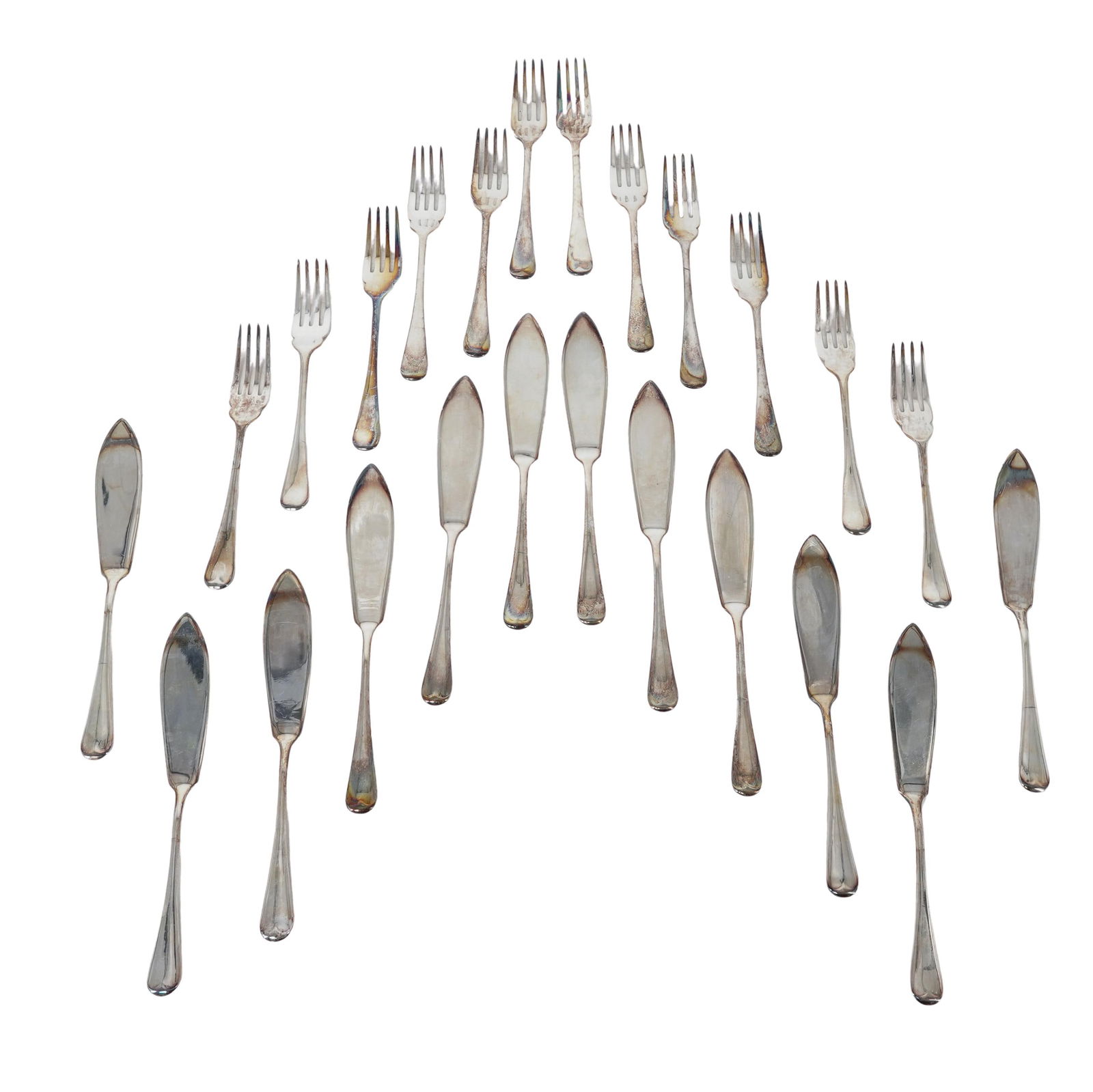 (24 Pc) Lee & Wigfull Co. Silver Plated Edwardian Fish Cutlery Set: (24 Pc) Lee & Wigfull Co. Silver Plated Edwardian Fish Cutlery Set Late 19th-early-20th century, England The set was manufactured by Lee Wigfull, (1890-1910) a prominent silversmith firm from