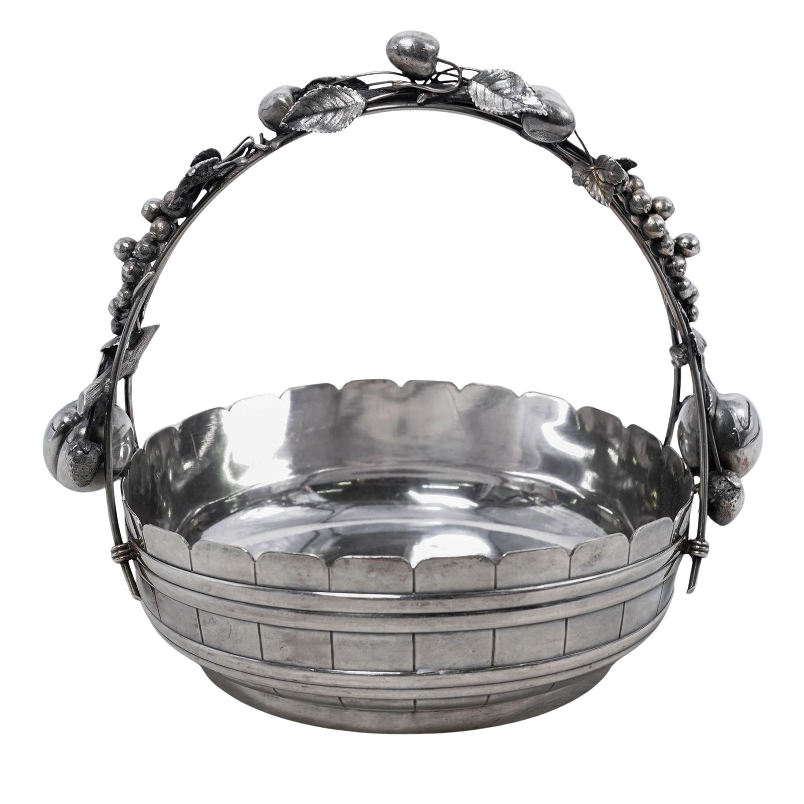 Middletown Plate Co. Silver Plate Silver Fruit Basket (1 of 7)