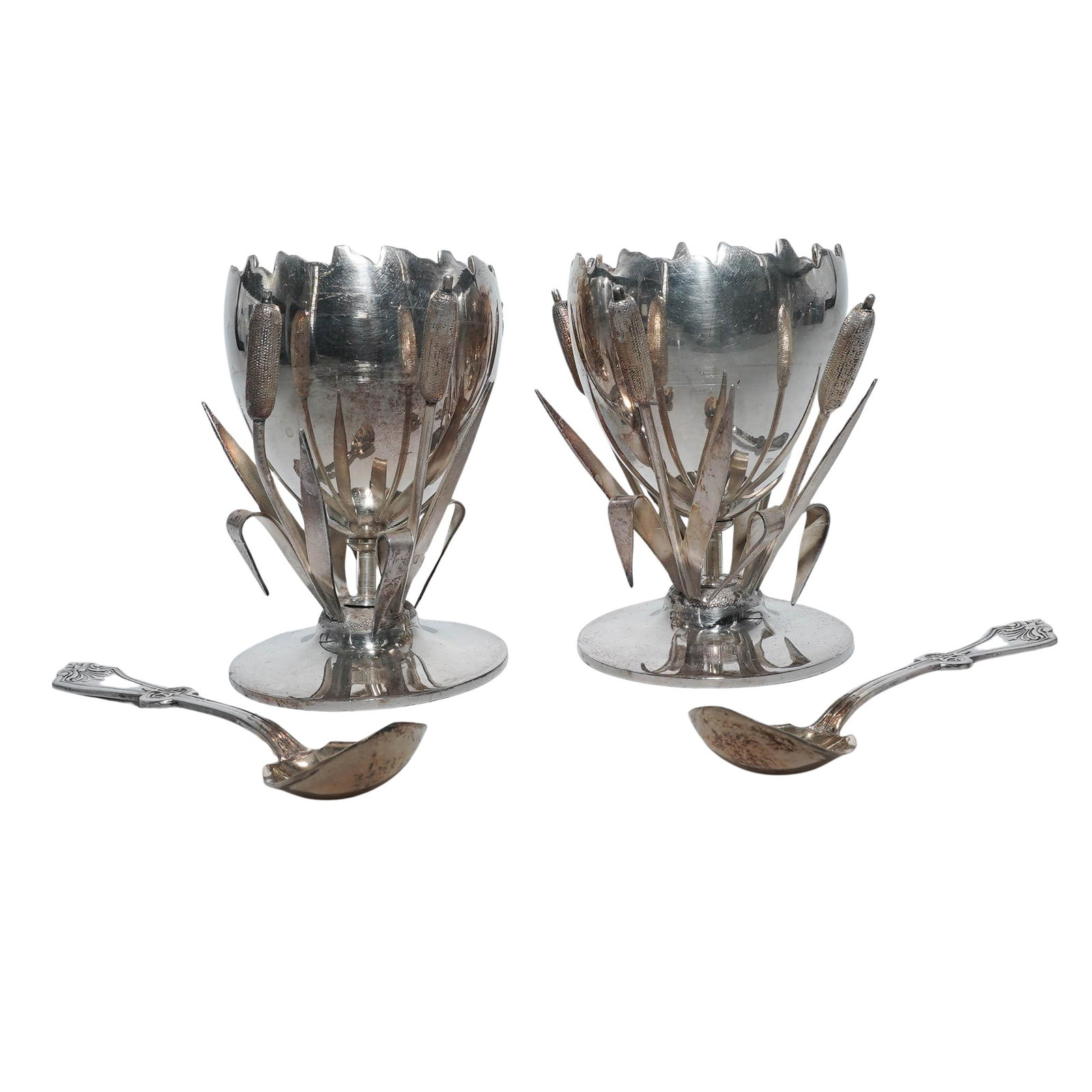 Pair of Meriden Britannia Silverplated Egg Cups & Spoons (1 of 6)