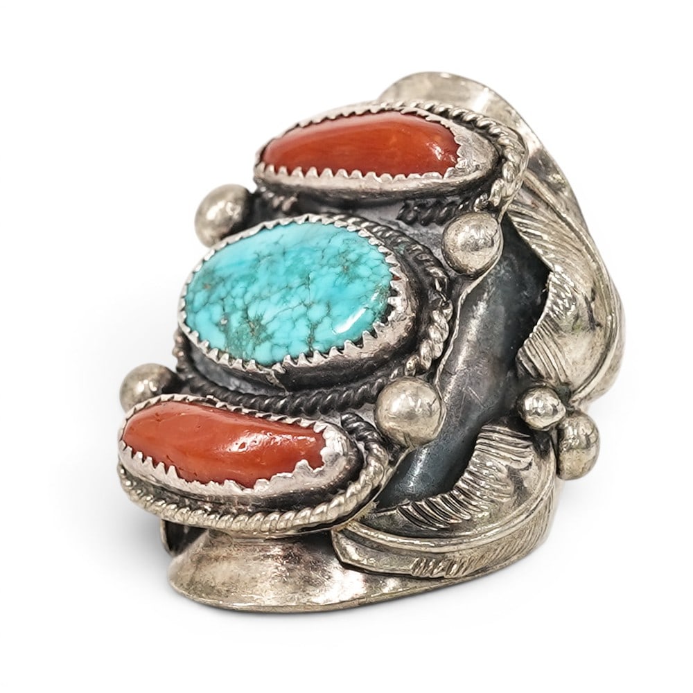 Vintage Navajo Sterling Silver Turquoise & Coral Ring Signed: Vintage Navajo Sterling Silver Turquoise & Coral Ring Signed 1970s–1980s, USA Vintage Navajo sterling silver ring set with an oval turquoise cabochon between two elongated coral cabochons in