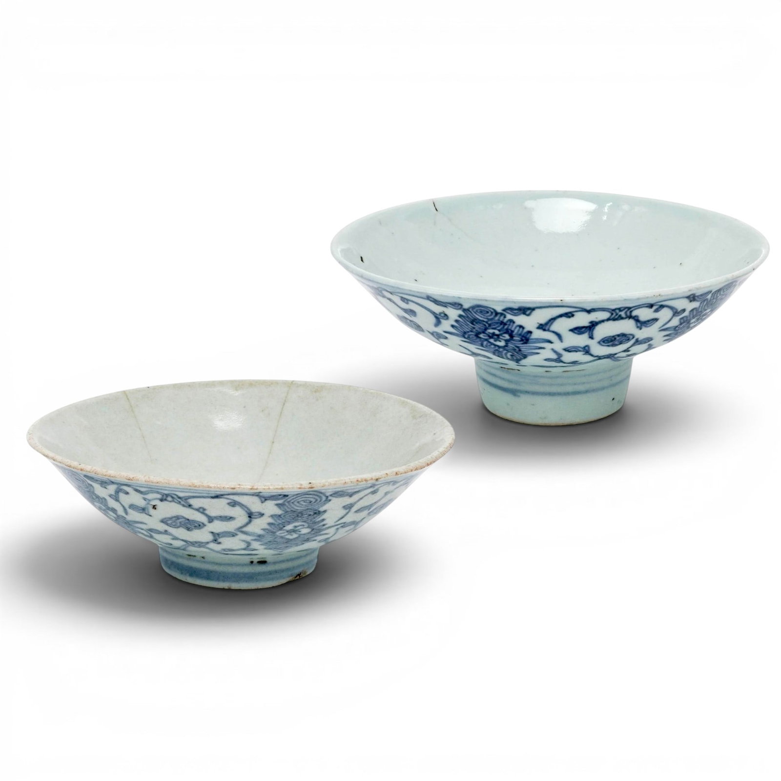 Pair Antique Blue and White Chinese Porcelain Bowls: Pair Antique Blue and White Chinese Porcelain Bowls Late 18th Century, China Pair of antique Chinese blue and white porcelain bowls, finely crafted in the traditional style that reflects centuries of