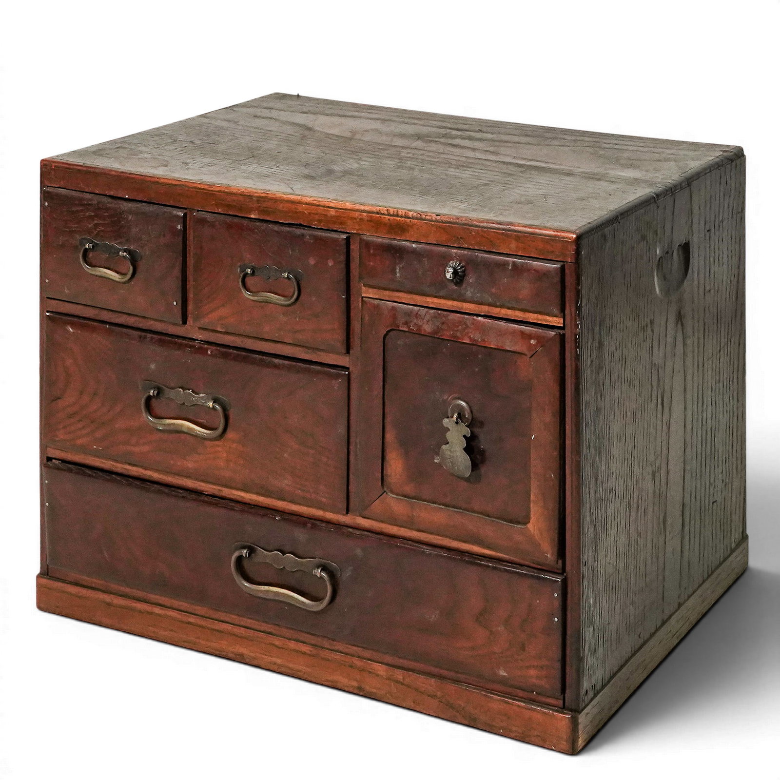 Japanese Taisho Tansu Wood Chest: Japanese Taisho Tansu Wood Chest Circa 1900–1925. Japanese Made of a dark-stained wood, traditionally Tamo (Japanese Ash), Kiri (Paulownia), or Keyaki (Elm), which were favored for their grain and l