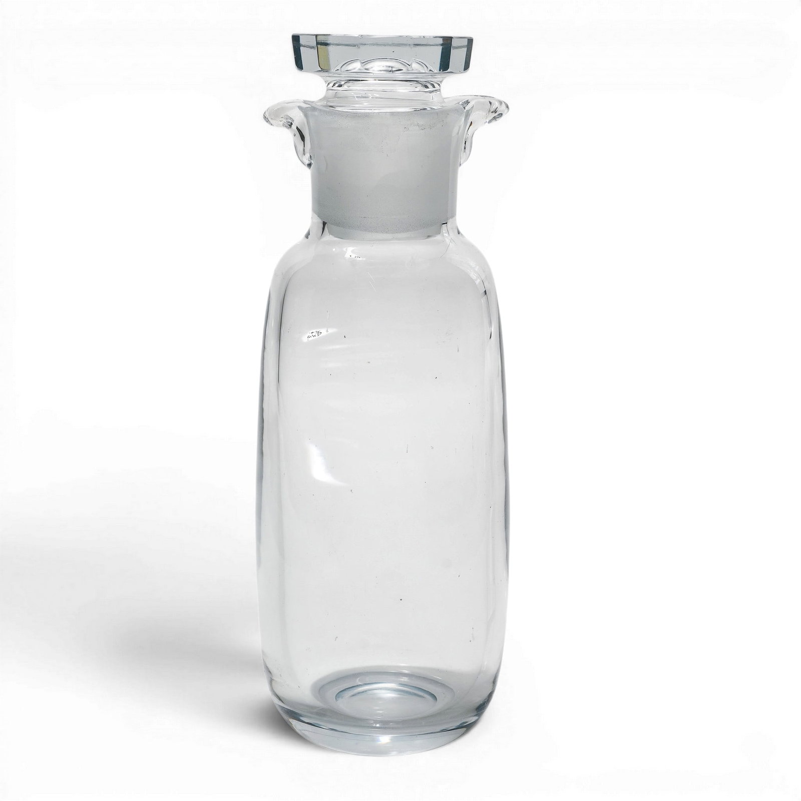 Donald R. Russell for Steuben Glass Cocktail Shaker & Stopper: Donald R. Russell for Steuben Glass Cocktail Shaker & Stopper 20th century, USA Glass cocktail shaker designed by the prominent glass designer Donald Russell, who worked for Steuben from 1936 to