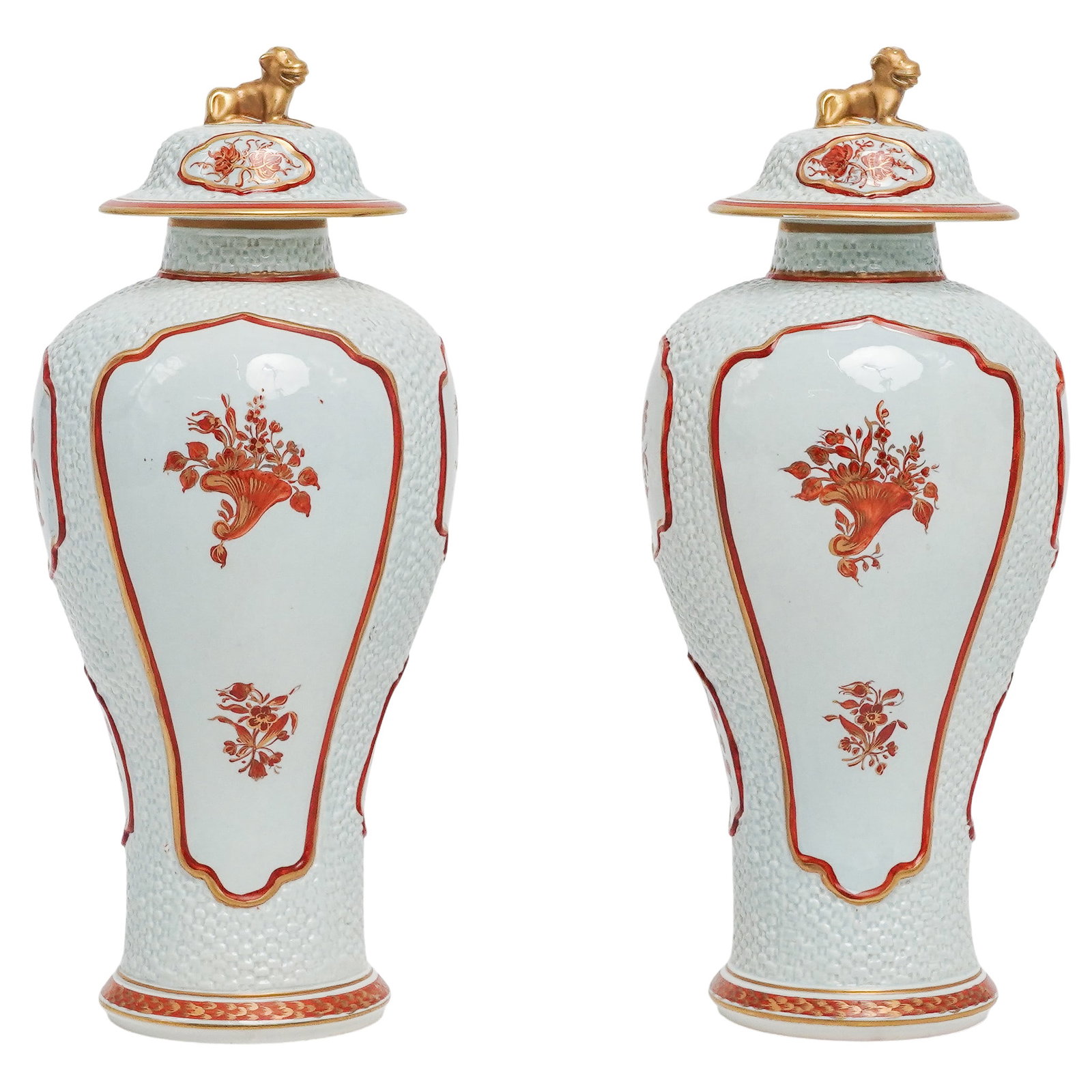 Pair of Mottahedeh Porcelain Foo Dog Jars: Pair of Mottahedeh Porcelain Foo Dog Jars Mid-20th Century, USA Pair of Mottahedeh porcelain foo dog jars, featuring hexagonal baluster forms with reticulated-style decoration and iron red figural res
