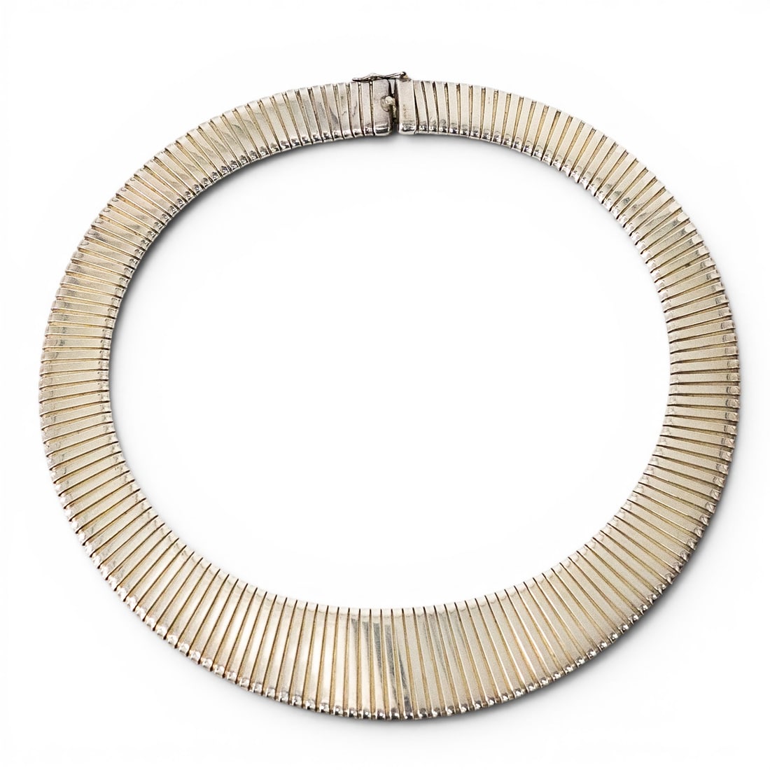 Vintage Sterling Silver Ribbed Omega Collar Necklace: Vintage Sterling Silver Ribbed Omega Collar Necklace 1980s-1990s, USA Vintage sterling silver flexible omega collar necklace with wide ribbed segmented construction and box clasp. Modernist choker-sty