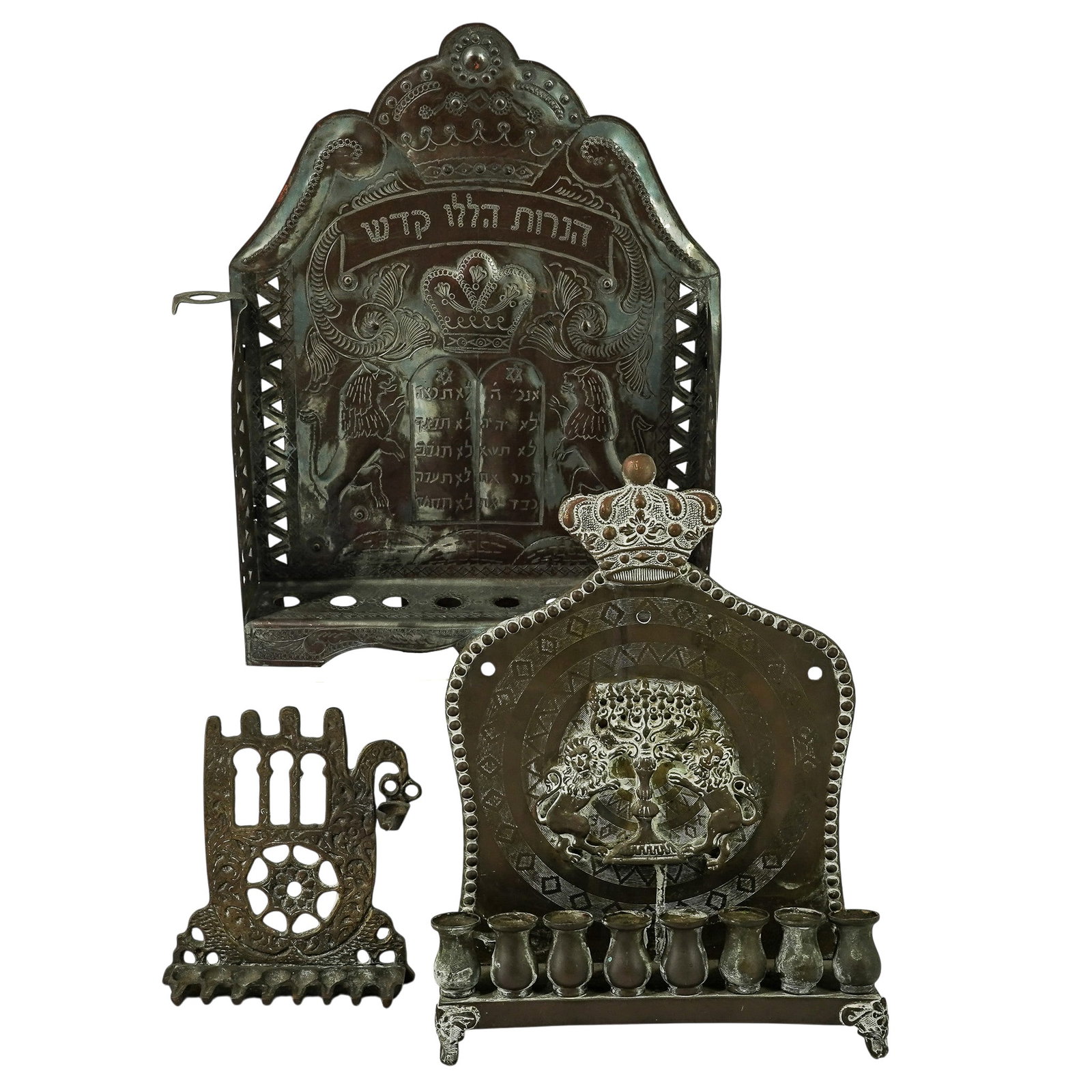 (3pc) Vintage Judiaca Brass & Bronze Chanukah Menorahs: (3pc) Vintage Judiaca Brass & Bronze Chanukah Menorahs Mid 20th Cent., Israeli This collection of vintage Judaica features three distinct metal Chanukah Menorahs (Chanukiyot), each utilizing tradition