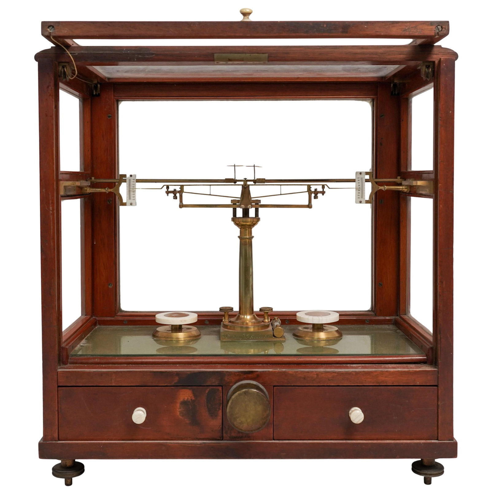 Antique L. Oertling Ltd. English Scientific Balance: Antique L. Oertling Ltd. English Scientific Balance Late 19th-Early 20th Century, England. Antique Late 19th-Early 20th Century L. Oertling Ltd. English scientific balance, housed within a glazed wood