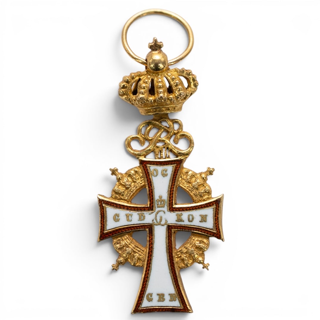 Antique Danish Order of the Dannebrog 18k Gold & Enamel Miniature Pendant: Antique Danish Order of the Dannebrog 18k Gold & Enamel Miniature Pendant 1890s, Danish Antique 18k gold and enamel miniature pendant for the Danish Order of the Dannebrog, featuring a white and red e