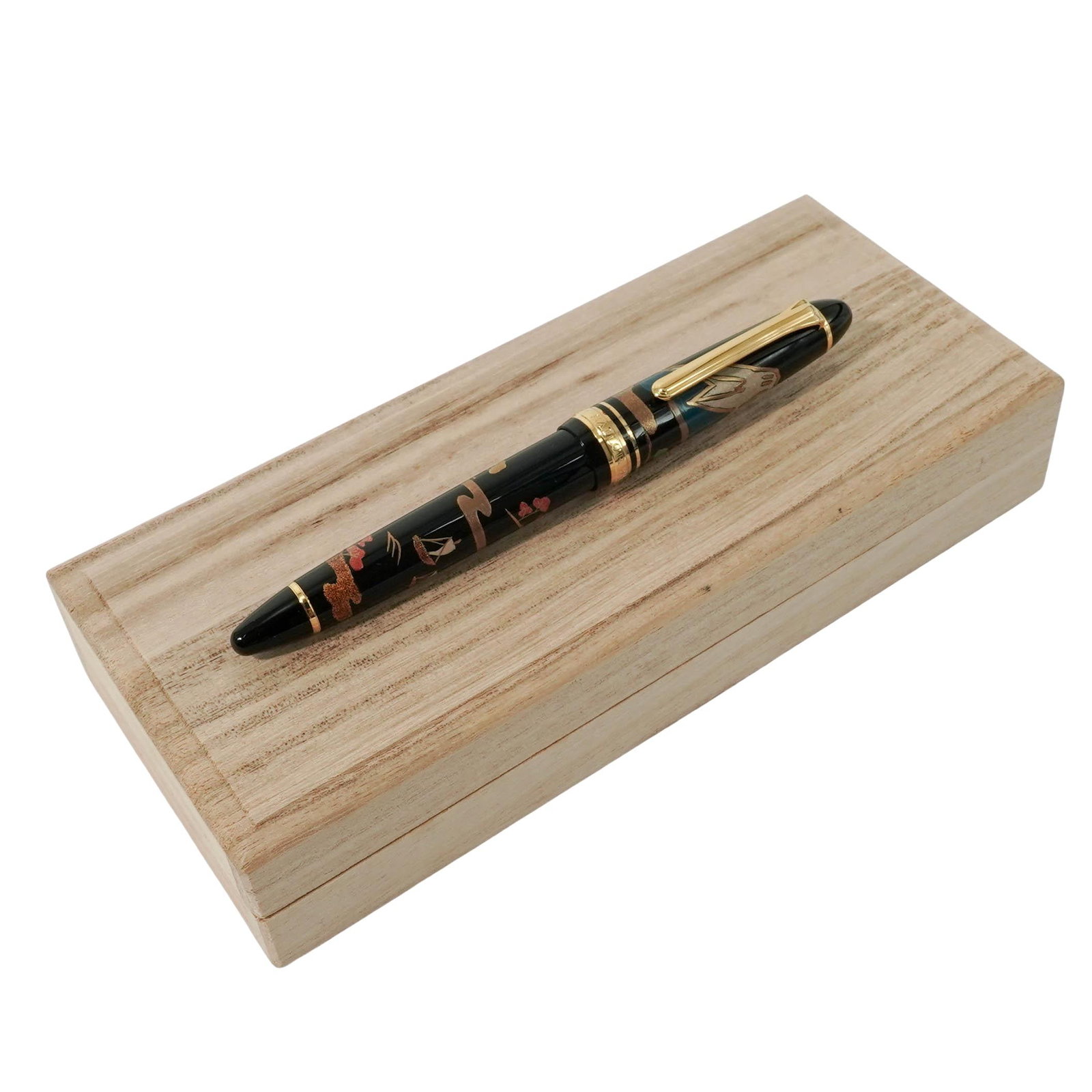 Japanese The Sailor Pen Co. Maki-e Fountain Pen: Japanese The Sailor Pen Co. Maki-e Fountain Pen 20th Cent., Japanese This is a Sailor fountain pen, decorated using the Maki-e technique, in which a master artist hand-applies multiple layers of Urush