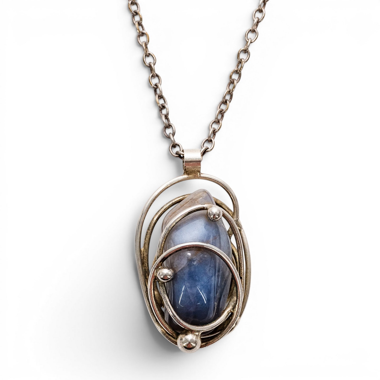 Vintage Silver Plated Blue Lace Agate Modernist Pendant Necklace: Vintage Silver Plated Blue Lace Agate Modernist Pendant Necklace 1970s-1980s Silver plated modernist pendant necklace featuring a polished blue lace agate stone with soft banding. Pendant has an organ