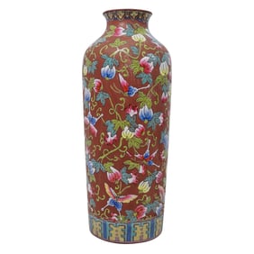 Chinese Export Enamel Ceramic Vase